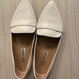 Steve Madden Pointed Tow Flats